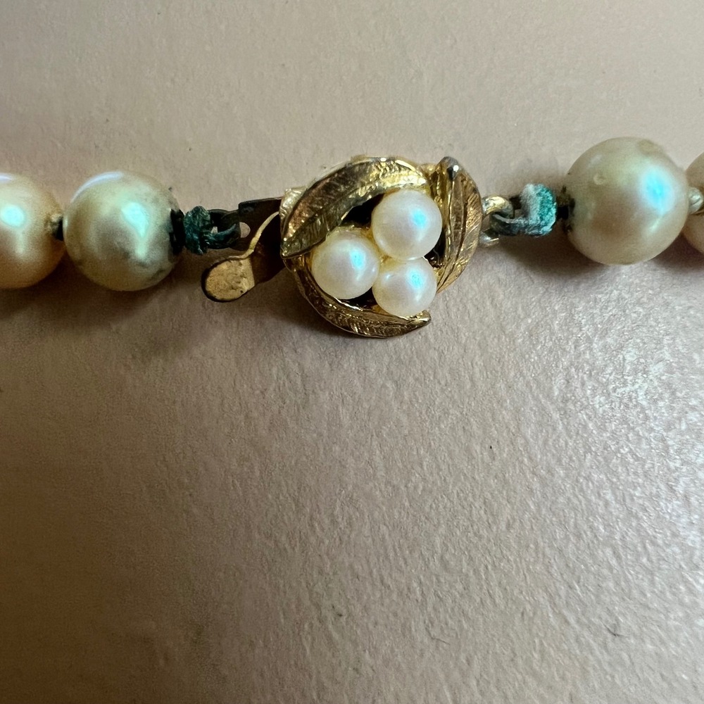 Vintage 30" Knotted Glass Pearl Necklace Gold Tone Floral Clasp Coquette 60s‎ - Picture 3 of 8